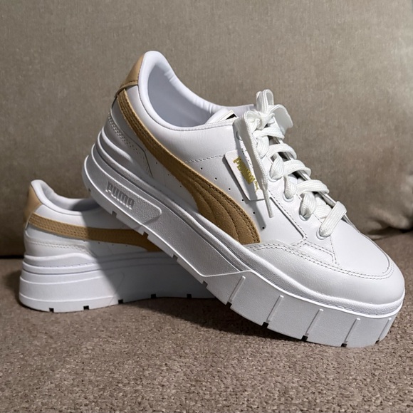 Puma White/Sand Mayze Stack Platform Sneakers Size 10 - Picture 1 of 8